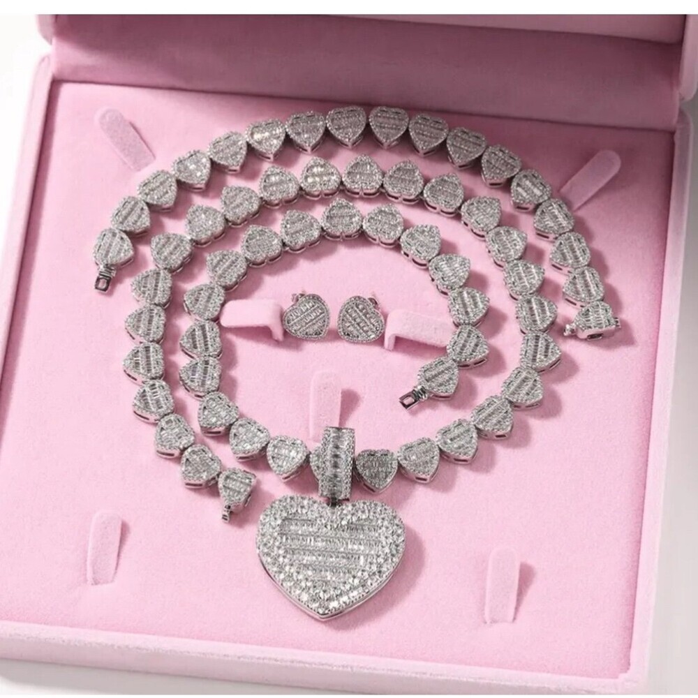 heart locket necklace